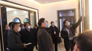 2月26日下午，縣委高書(shū)記一行來(lái)景泰玻璃督導企業(yè)復工復產(chǎn)、疫情防控及安全生產(chǎn)情況，并參觀(guān)、考察景泰門(mén)窗工廠(chǎng)。